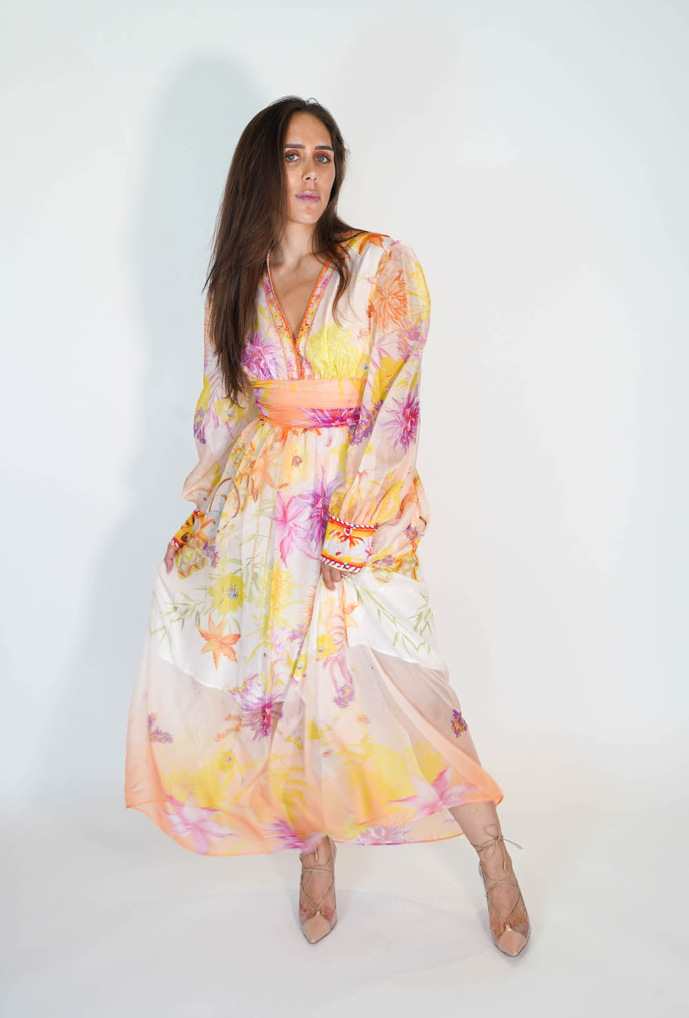 Vestido amarillo con flores manga larga