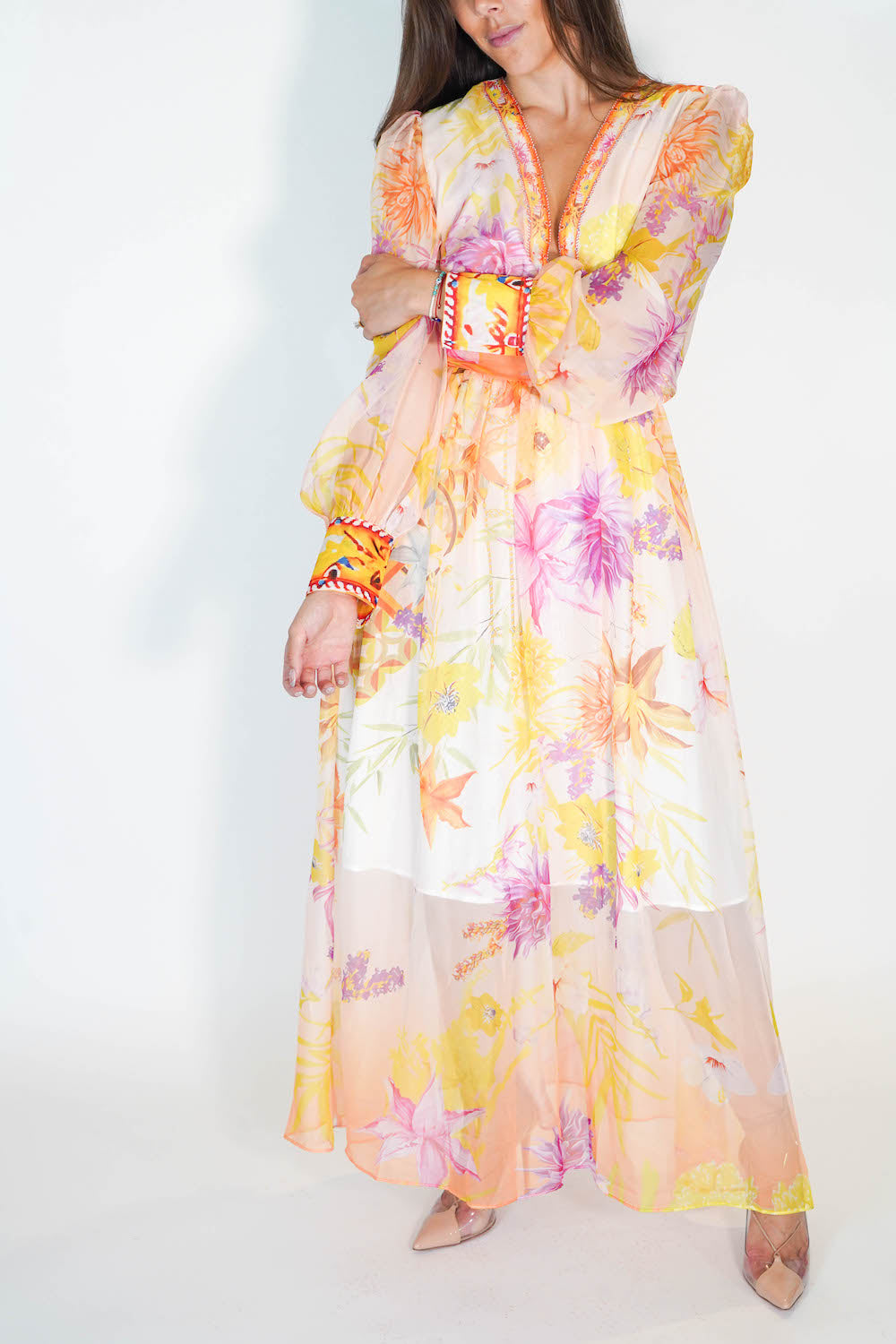 Vestido amarillo con flores manga larga