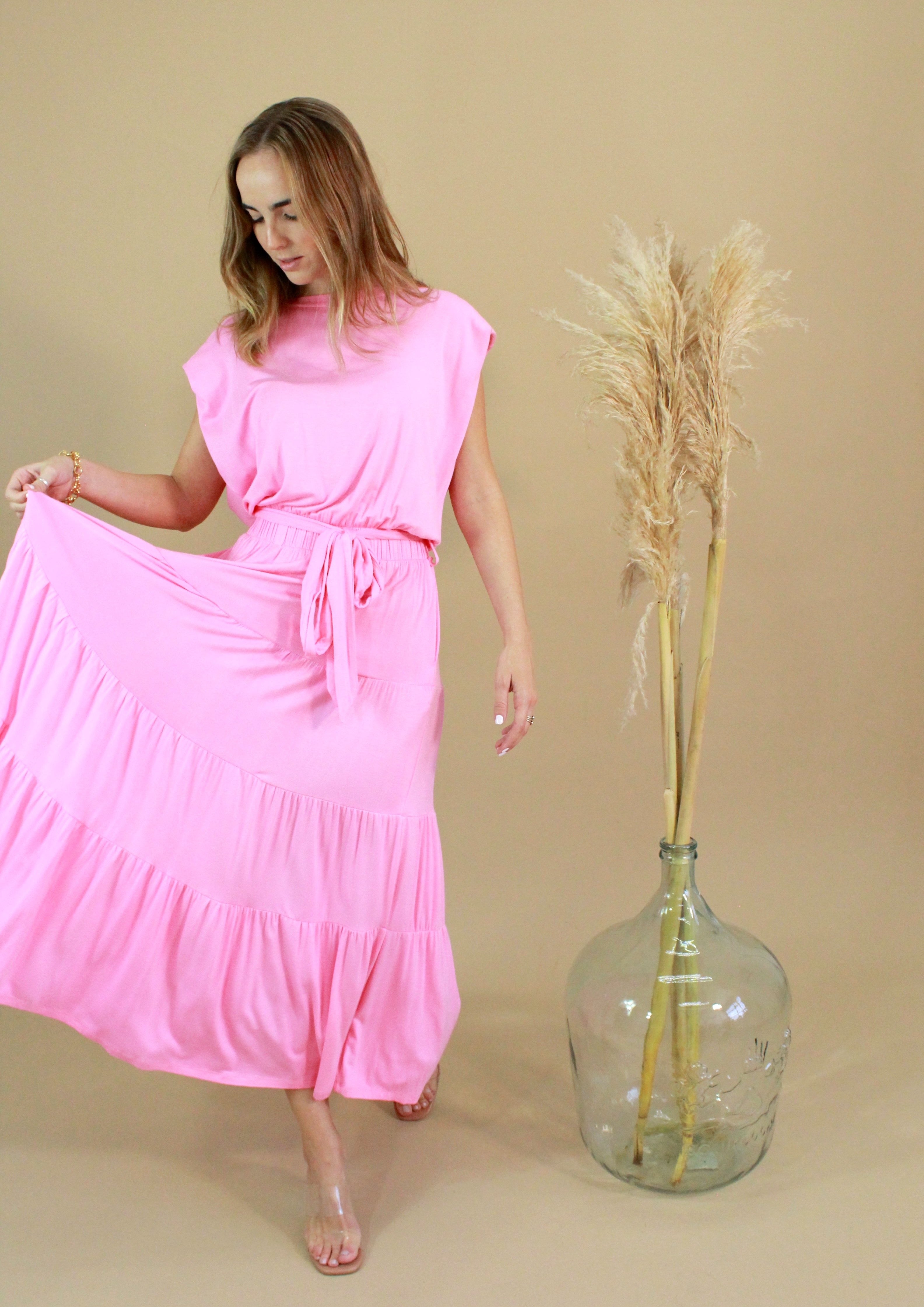 Vestido rosa con hombreras