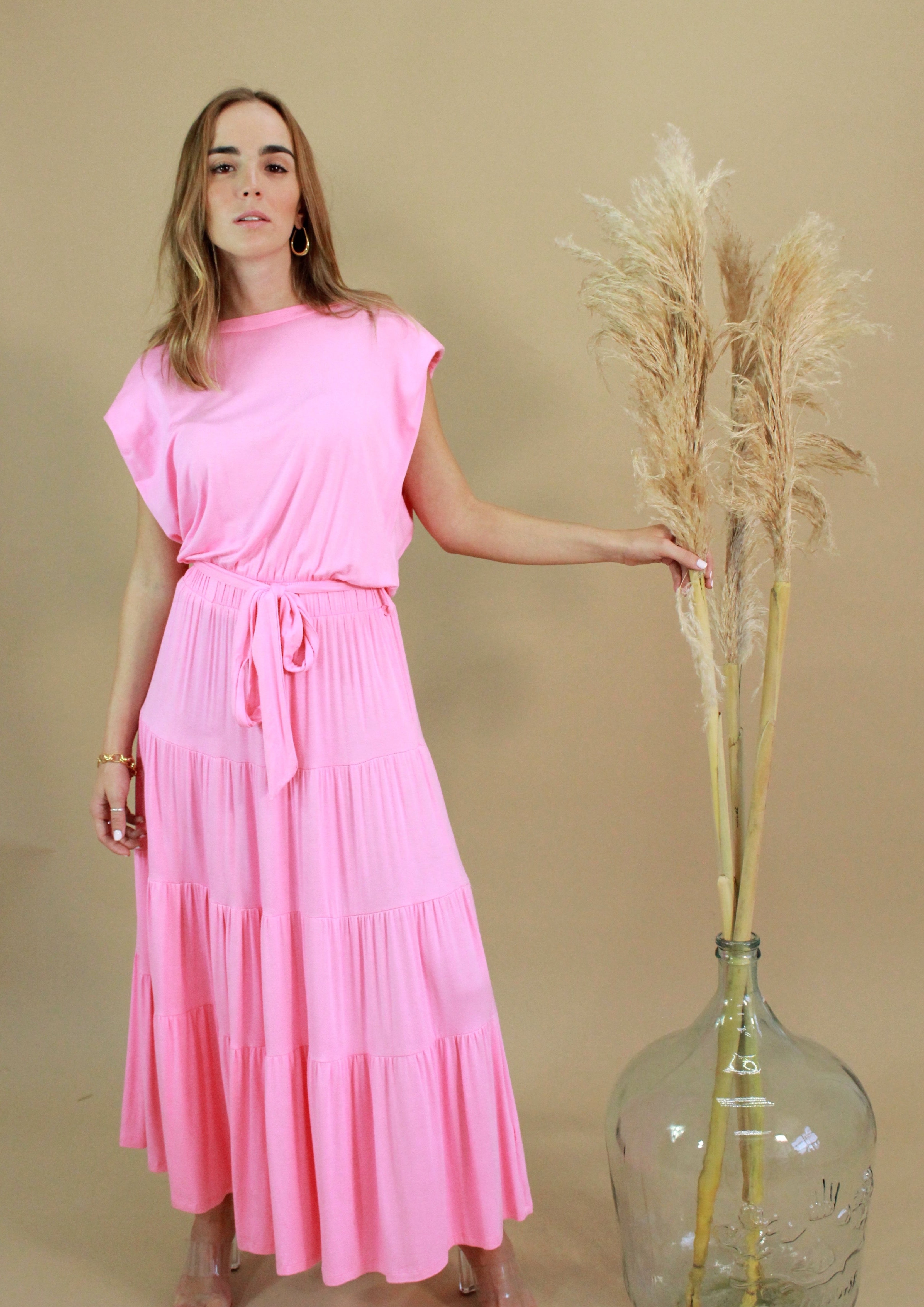 Vestido rosa con hombreras