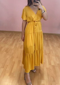 Vestido con mangas mostaza