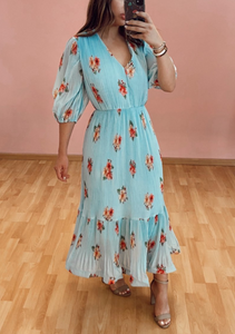 Vestido azul tableado con flores