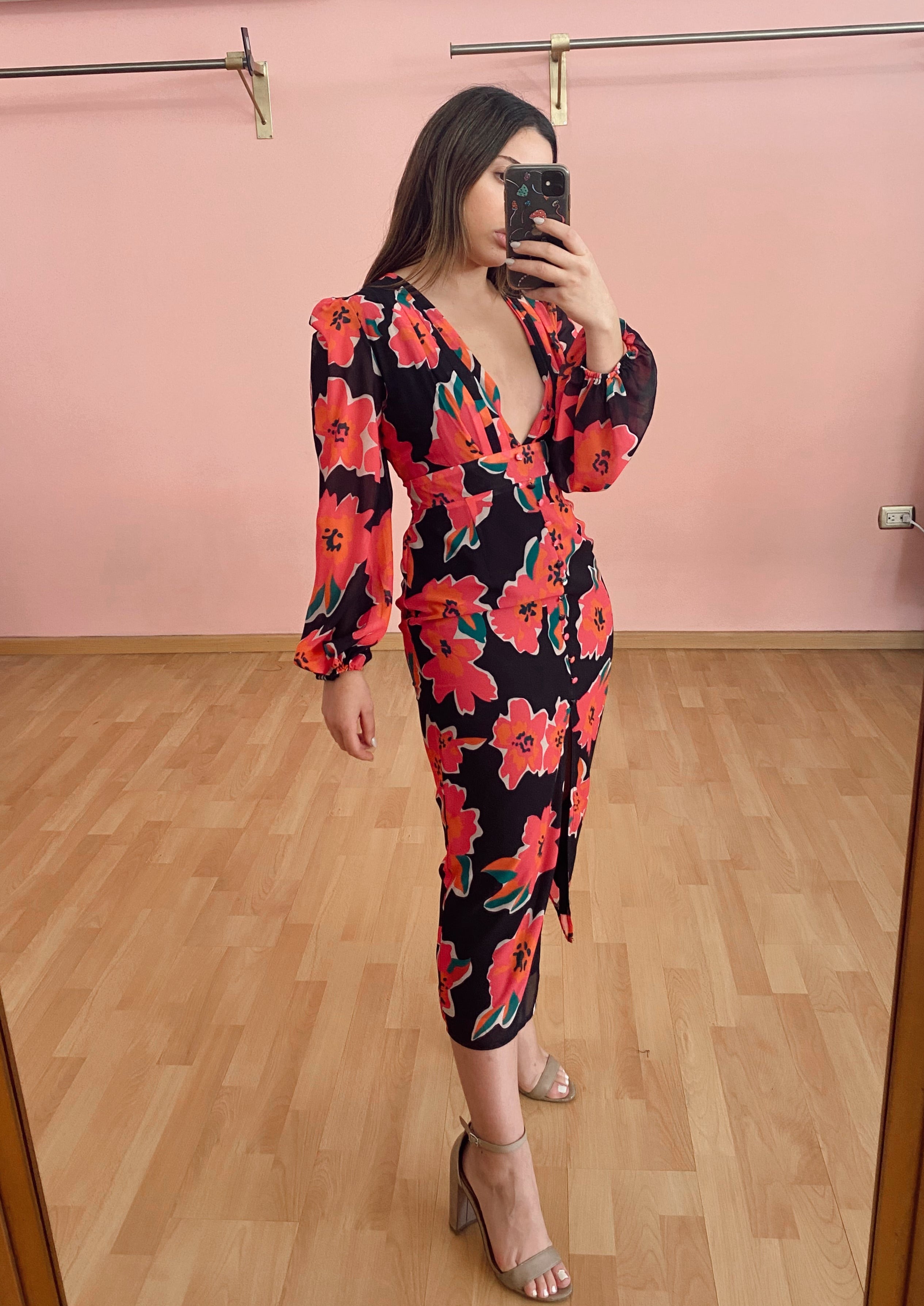 Vestido midi negro con flores rosas