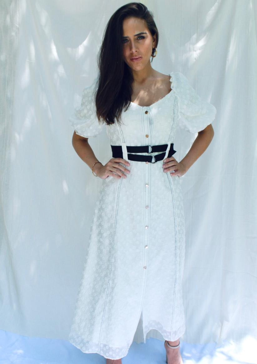 Vestido Blanco Con Cinto y Hombreras